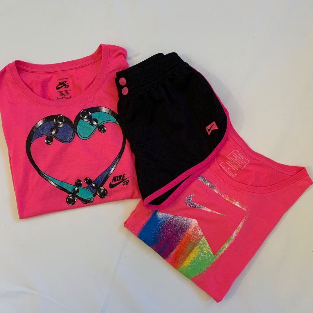 3 piece pink Nike set.